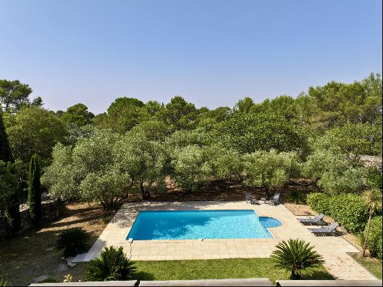 Magnificent 330 sqm villa on a 4,335 sqm wooded plot, just 10 minutes from the ecusson of