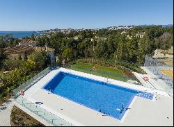 Semi-detached in complex with sport club in Las Lagunas, Mijas