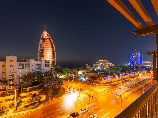 Luxurious Apartment with Iconic Burj Al Arab View