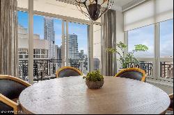 10 E Delaware Place 33B