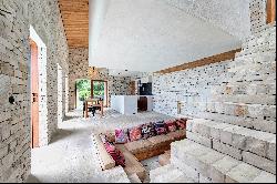 Secluded location above Lake Garda: architectural jewel with infinity pool and magnificen