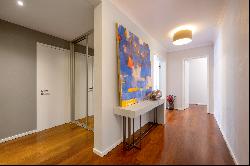 Exclusive 4-room apartment in a top location with high-quality furnishings and wonderful 