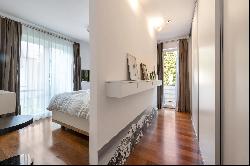 Exclusive 4-room apartment in a top location with high-quality furnishings and wonderful 