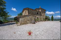 FARMHOUSE WITH POOL FOR SALE IN UMBERTIDE, UMBRIA