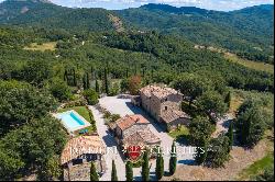 FARMHOUSE WITH POOL FOR SALE IN UMBERTIDE, UMBRIA