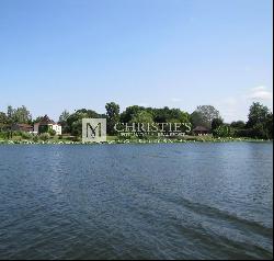 For sale, Immaculate riverside property near Le Temple sur Lot