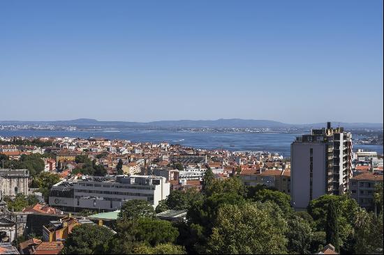 5 bedrooms with garage and stunning views over the river and city in Amoreiras