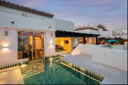 Exceptional and sublime penthouse in Puente Romano, Marbella Golden Mile