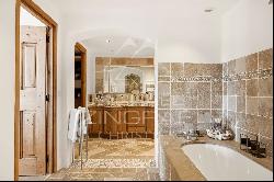 Close to Saint-Paul-de Vence - Exceptional property