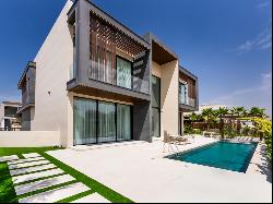 Luxurious Dubai Hills Villa with Golf Views