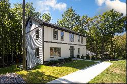 Exquisite Modern Farmhouse Colonial