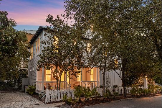 Renovated Florida Cottage With Lookout Tower Just Steps From Beach