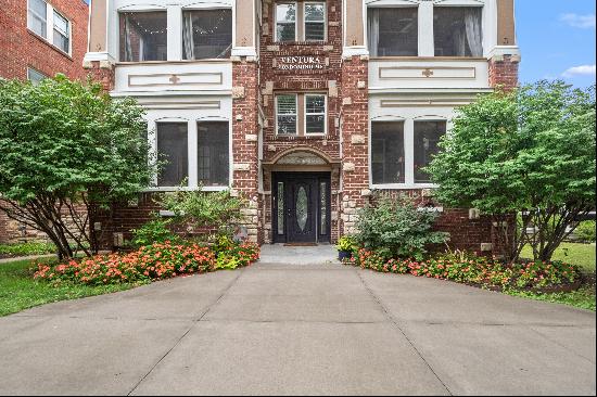 Gorgeous and Airy Condo in South Plaza