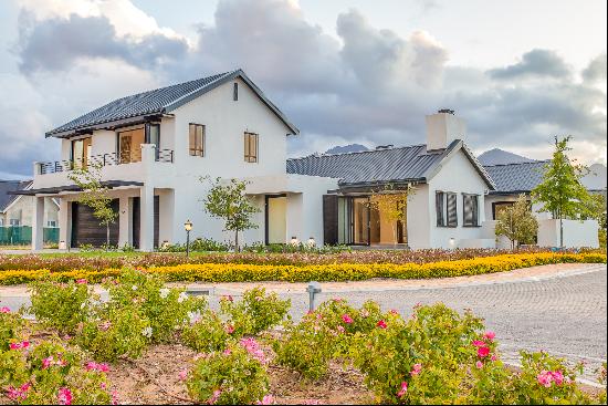 Experience Unrivalled Luxury in Val de Vie Estate