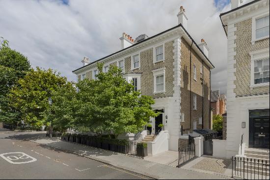 Exceptionally renovated semi-detached family home in Kensington