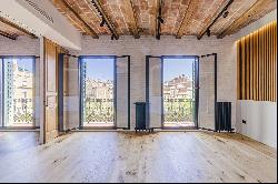 Beautiful newly refurbished high floor apartment in La Dreta de l'Eixample