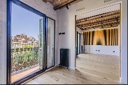 Beautiful newly refurbished high floor apartment in La Dreta de l'Eixample