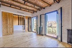 Beautiful newly refurbished high floor apartment in La Dreta de l'Eixample