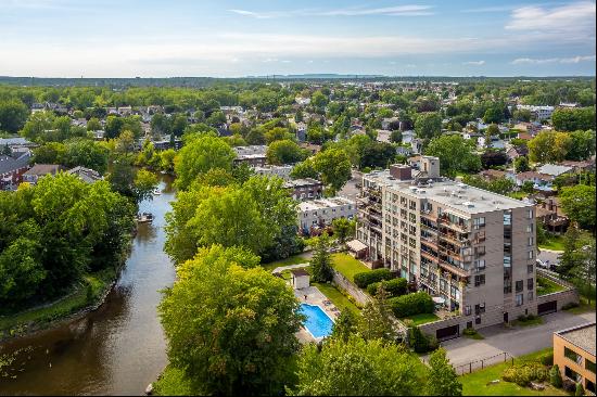 Laval (Chomedey) Residential