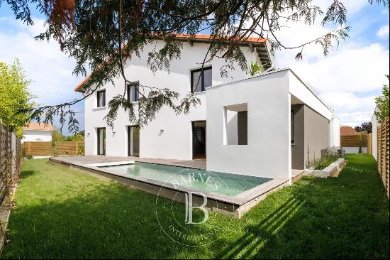 ANGLET, GOLF DE l'IMPÉRATRICE, 200 M² HOUSE WITH POOL