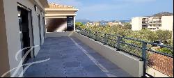 Magnificent apartment with panoramic roof terrace near the port of Porto-Vecchio