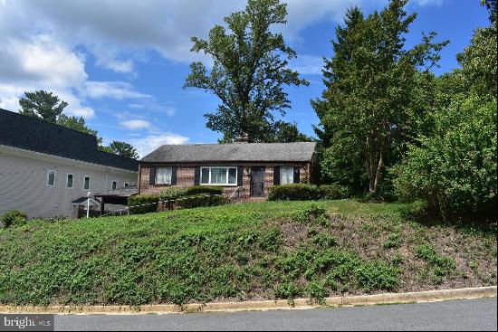 6910 MOUNT DANIEL DR, FALLS CHURCH, VA, 22046, USA