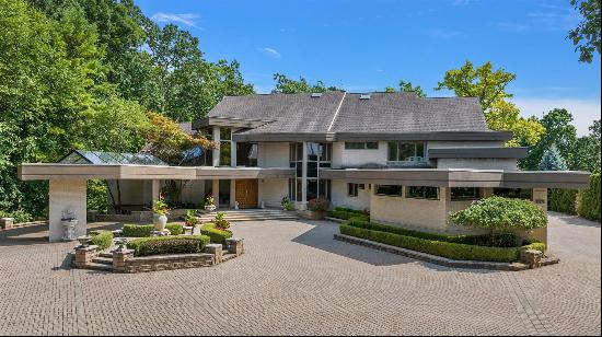 1555 Lone Pine Road, Bloomfield Hills, MI, 48302, USA