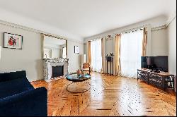 Renovated family apartment in Le Marais