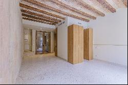 Newly built 1 bedroom apartment with 7m² terrace in El Raval, Barcelona