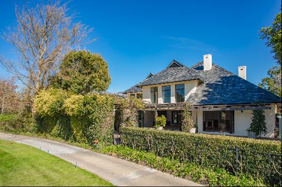 Family Home on the 15th Fairway of the Jack Nicklaus Signature Golf Course