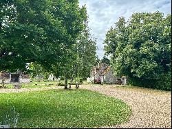 Manor on an 89 hectare estate at the gates of Tours