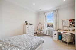 Castelnau, Barnes, London, SW13 9ET