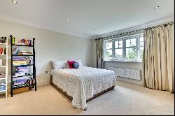 Wrens Hill, Oxshott, Leatherhead, Surrey, KT22 0HN