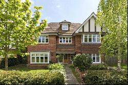 Wrens Hill, Oxshott, Leatherhead, Surrey, KT22 0HN