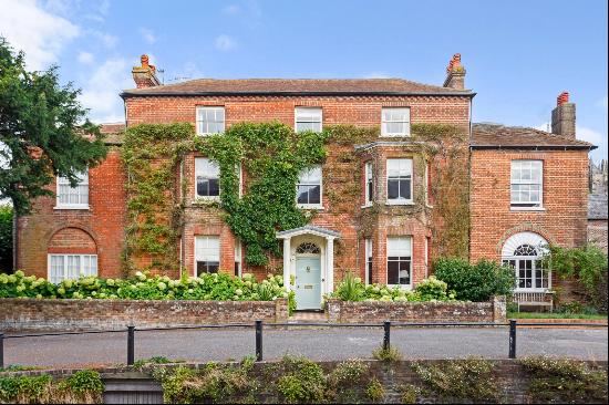 Maltravers Street, Arundel, West Sussex, BN18 9BQ