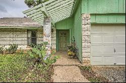 104 Papaloa Ln, Bastrop TX 78602