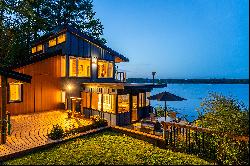 Stunning Sparrow Lake Retreat