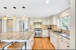 6 Lambert Lane, Falmouth MA 02540