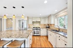 6 Lambert Ln, Falmouth MA 02540