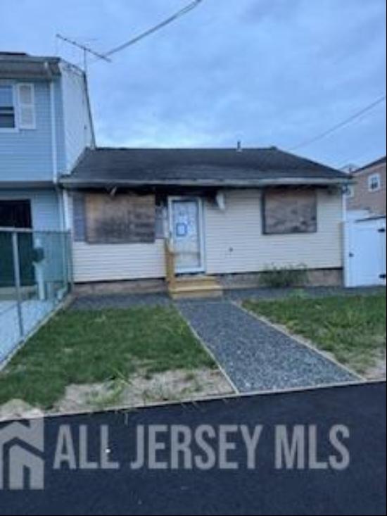 39 Mercer Street, Carteret NJ 07008