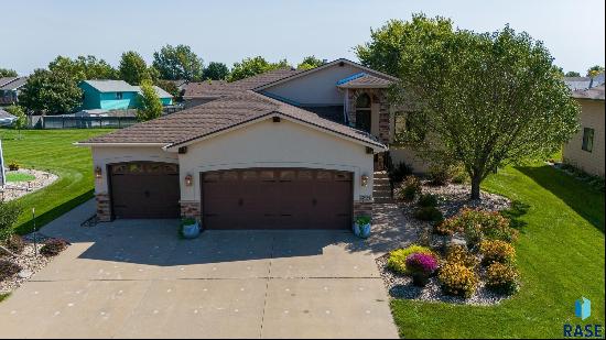 7804 Tuscan Club Cir, Sioux Falls SD 57108