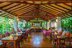 Charming inn in the center of Trancoso with 15 suites and tropical garden