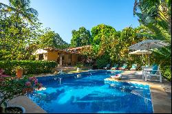 Charming inn in the center of Trancoso with 15 suites and tropical garden