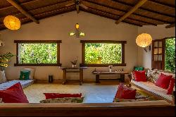 Charming inn in the center of Trancoso with 15 suites and tropical garden