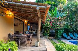 Charming inn in the center of Trancoso with 15 suites and tropical garden