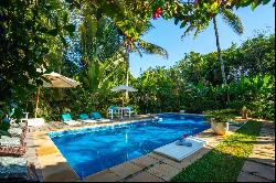 Charming inn in the center of Trancoso with 15 suites and tropical garden