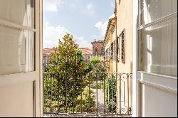 Elegant apartment in a prestigious building in Lucca