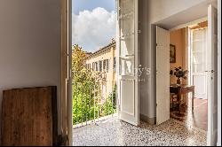 Elegant apartment in a prestigious building in Lucca