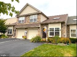 5552 Stonecroft Lane, Allentown PA 18106