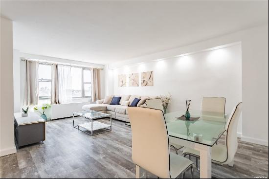 BEAUTIFULLY RENOVATED APARTMENT WITH MODERN AMENITIES